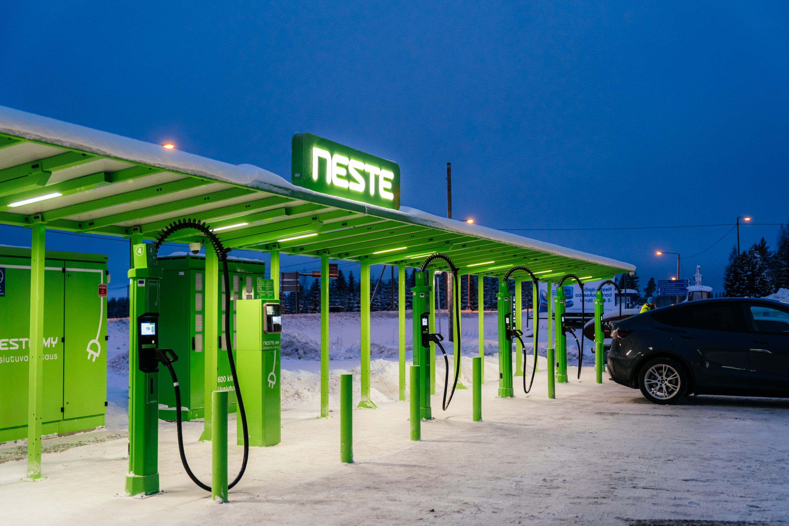 Neste charging station with kempower chargers