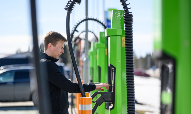 Kempower chargers at neste oulunbaari in Finland