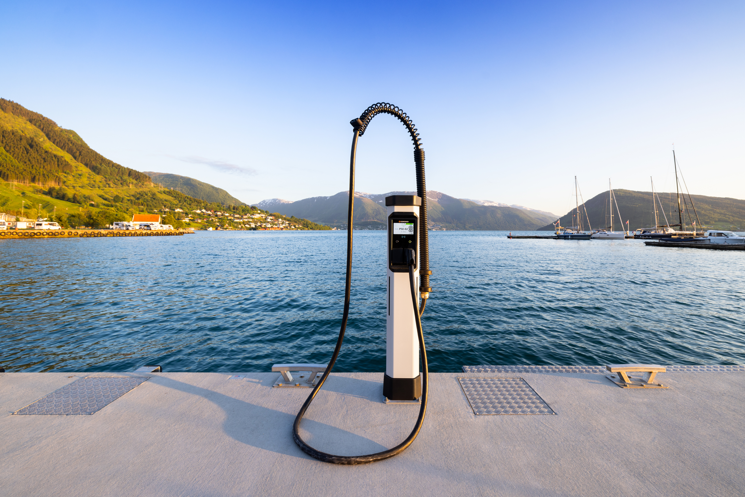 Kempower satellite charger for electric boats
