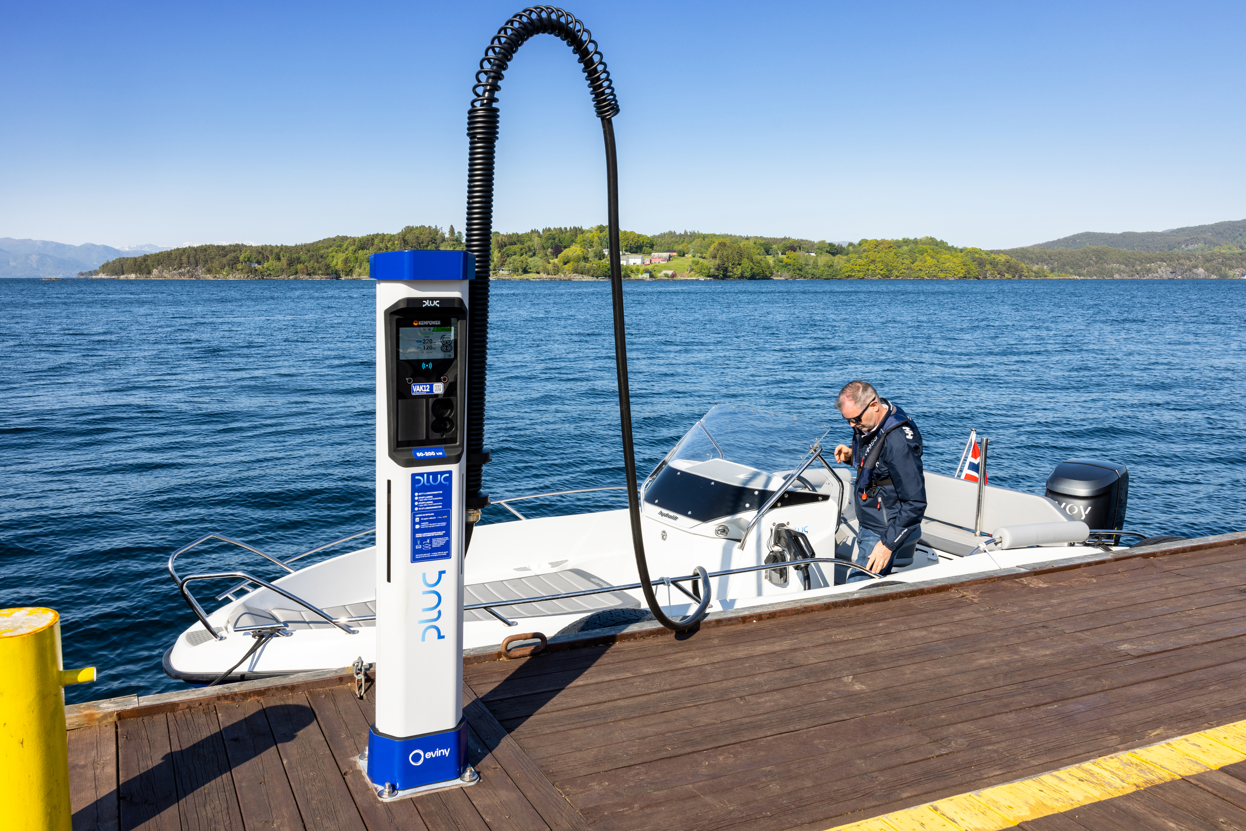 Kempower charging electric boat in norway with plug