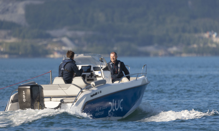 electric boat in Norway with evoy motor and powered by Kempower charging system