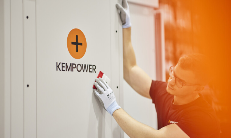 Image of Kempower factory worker 
